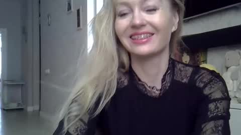 Snapshot of zarinaswift chatting on March 9, 8:18 am Zarina Swift online show from March 9, 8:18 am