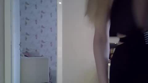 Snapshot of zarinaswift chatting on March 11, 12:06 pm Zarina Swift online show from March 11, 12:06 pm