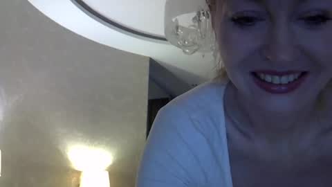 Snapshot of zarinaswift chatting on October 14, 4:13 am Zarina Swift online show from October 14, 4:13 am