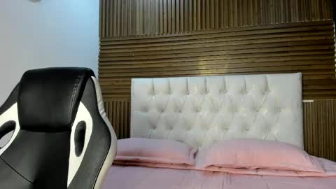 Zarina Waynne online show from April 13, 1:38 pm