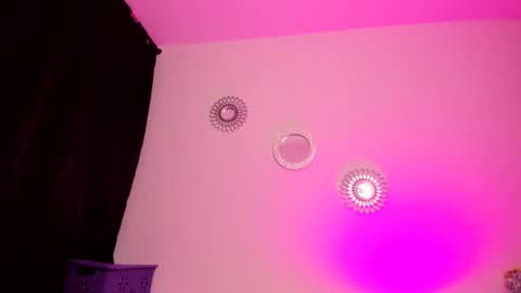 Zaritha Li online show from November 6, 10:27 am