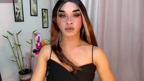 Snapshot of zaynelustts chatting on December 3, 11:19 am zaynelustts online show from December 3, 11:19 am