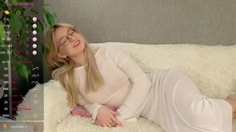 Avi online show from December 3, 2:15 pm