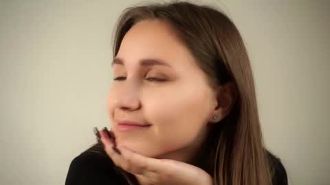 Emilia online show from September 27, 1:10 am