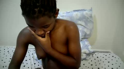 zellah online show from April 16, 9:39 pm