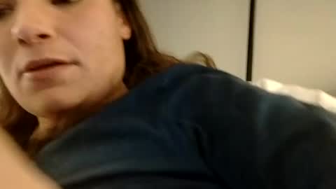 Snapshot of zellelajay2009 chatting on February 16, 8:43 am KENDAL Kaylee online show from February 16, 8:43 am