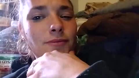 Snapshot of zellelajay2009 chatting on October 27, 3:21 am KENDAL Kaylee online show from October 27, 3:21 am