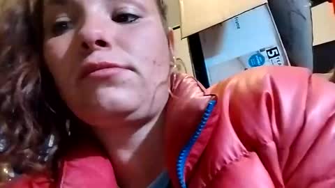 Snapshot of zellelajay2009 chatting on October 28, 6:06 am KENDAL Kaylee online show from October 28, 6:06 am