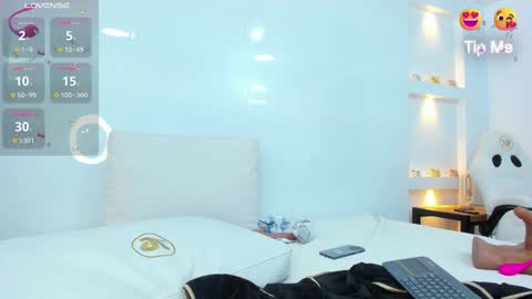 Zenda Evans online show from February 20, 9:44 am