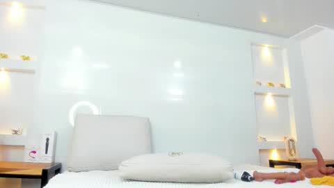 Zenda Evans online show from January 7, 4:15 am