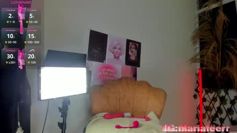 Snapshot of zendaya___ chatting on October 6, 3:15 am Maria online show from October 6, 3:15 am