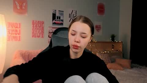 Lara online show from March 4, 7:53 pm