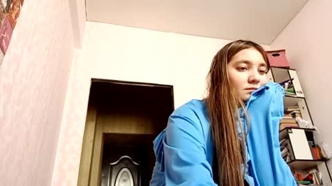 zeniabrossoit online show from April 18, 8:51 am