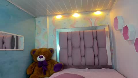 ZEPHYRA ANGELS online show from December 23, 6:16 pm