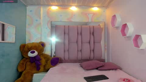 ZEPHYRA ANGELS online show from December 26, 1:32 pm