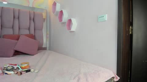 ZEPHYRA ANGELS online show from December 31, 1:19 pm