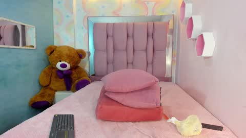 ZEPHYRA ANGELS online show from December 31, 4:25 pm