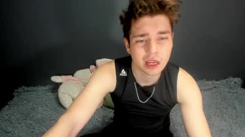 Snapshot of zeriixx chatting on April 18, 1:53 am Ethan online show from April 18, 1:53 am