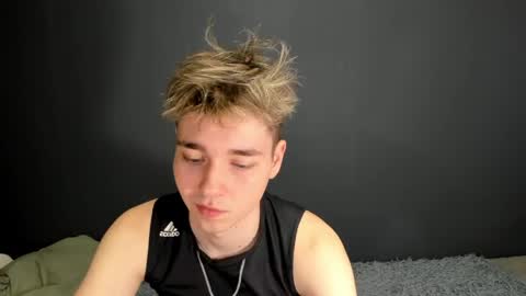 Snapshot of zeriixx chatting on April 28, 3:00 am Ethan online show from April 28, 3:00 am