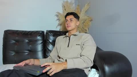 Zeus Brant online show from April 21, 1:39 pm