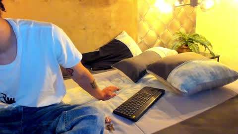 zeus online show from December 5, 6:44 pm