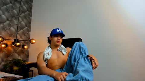 zeus online show from December 6, 6:50 pm