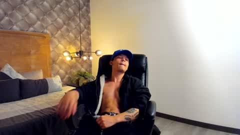 zeus online show from December 7, 6:04 pm