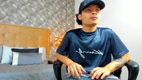 zeus online show from December 13, 7:10 pm