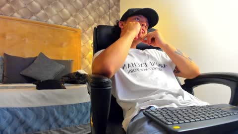 zeus online show from December 21, 10:40 pm