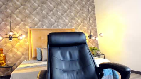 zeus online show from December 30, 10:55 pm