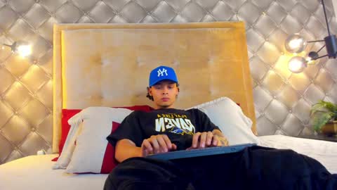 zeus online show from January 9, 10:09 pm