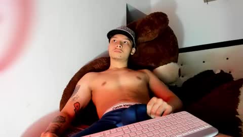 zeus online show from December 2, 9:10 pm