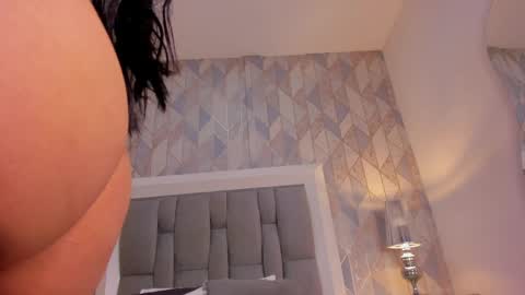 Snapshot of zharia_lux25 chatting on June 6, 11:37 am zharia_lux25 online show from June 6, 11:37 am