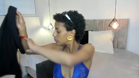 Snapshot of zia_green chatting on June 3, 12:19 pm Zia Green online show from June 3, 12:19 pm