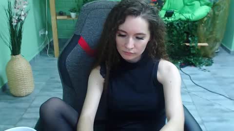 Snapshot of zianichols chatting on February 4, 10:13 pm zianichols online show from February 4, 10:13 pm