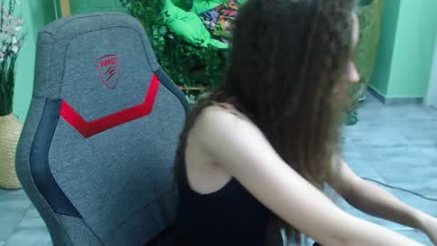 Snapshot of zianichols chatting on February 6, 8:02 pm zianichols online show from February 6, 8:02 pm