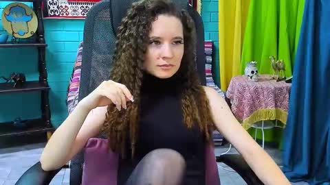 Snapshot of zianichols chatting on February 10, 12:18 pm zianichols online show from February 10, 12:18 pm