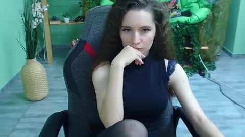 Snapshot of zianichols chatting on February 10, 9:25 pm zianichols online show from February 10, 9:25 pm