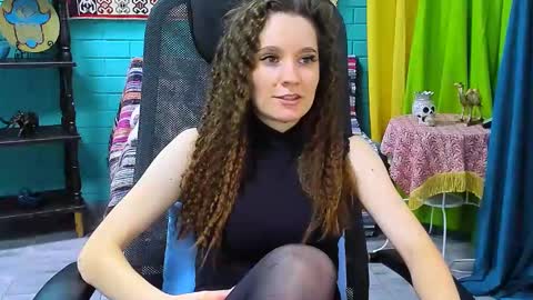 Snapshot of zianichols chatting on February 11, 12:16 pm zianichols online show from February 11, 12:16 pm