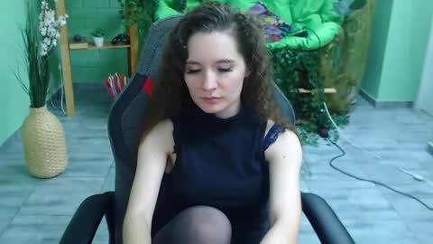 Snapshot of zianichols chatting on February 11, 9:25 pm zianichols online show from February 11, 9:25 pm