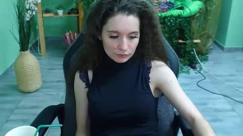 Snapshot of zianichols chatting on February 12, 12:37 am zianichols online show from February 12, 12:37 am