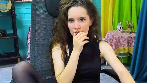 Snapshot of zianichols chatting on February 12, 3:16 pm zianichols online show from February 12, 3:16 pm