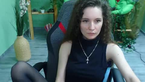 Snapshot of zianichols chatting on February 13, 9:49 pm zianichols online show from February 13, 9:49 pm