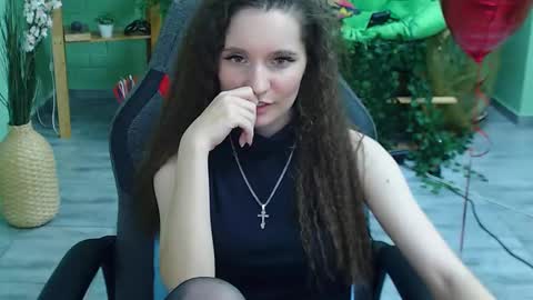 Snapshot of zianichols chatting on February 15, 1:31 am zianichols online show from February 15, 1:31 am