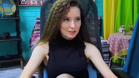 Snapshot of zianichols chatting on February 17, 11:23 am zianichols online show from February 17, 11:23 am