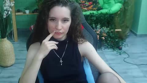 Snapshot of zianichols chatting on February 18, 8:36 pm zianichols online show from February 18, 8:36 pm