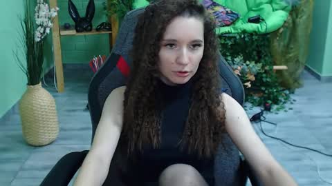 Snapshot of zianichols chatting on February 20, 9:44 am zianichols online show from February 20, 9:44 am