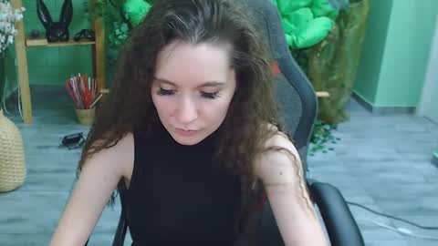 Snapshot of zianichols chatting on February 20, 11:43 pm zianichols online show from February 20, 11:43 pm