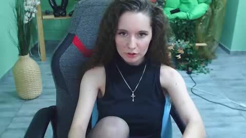 Snapshot of zianichols chatting on February 22, 2:06 am zianichols online show from February 22, 2:06 am