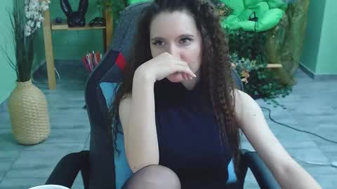 Snapshot of zianichols chatting on February 25, 9:13 pm zianichols online show from February 25, 9:13 pm